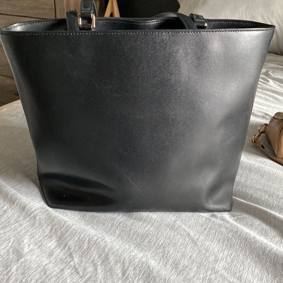 Michael Kors- Black Tote - Picture 2 of 5